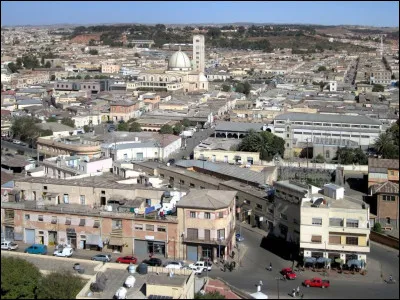 Sa capitale, et plus grande ville avec 1 million d'habitants, est Asmara :