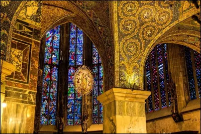 Qui a été couronné à Aix-la-Chapelle ?