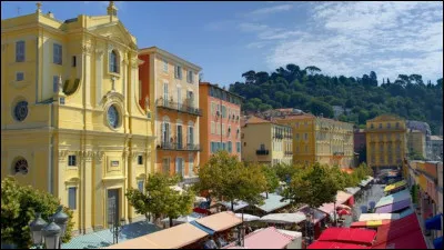 Les calissons sont une spécialité de la ville...