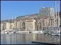 Toulon est une ville situe :
