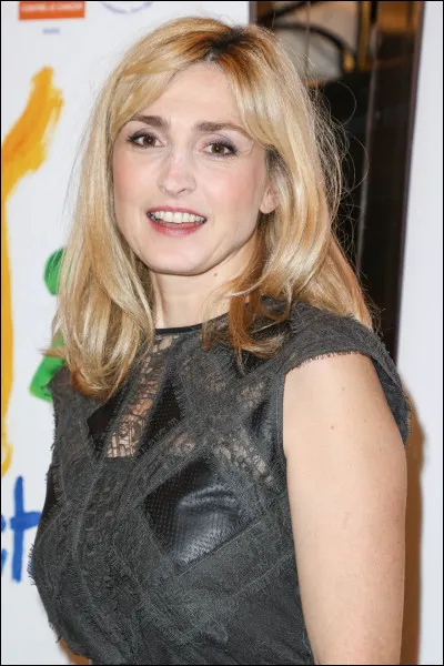 Qui est cette actrice fran&ccedil;aise en G pr&eacute;nomm&eacute;e Julie, &eacute;pouse de Fran&ccedil;ois Hollande depuis 2022 ?