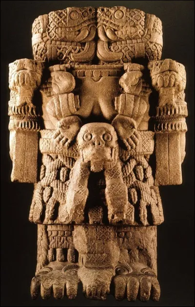 Coatlicue est une déesse associée à la mort, la vie, la renaissance et la fertilité de la terre chez les...