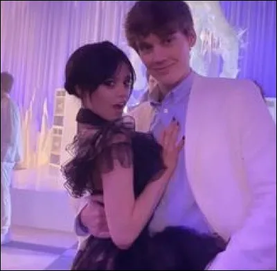 Sur des reprises TikTok, quelle est la musique sur laquelle elle danse ?