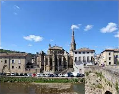 Je vous propose de partir en Occitanie à la découverte de Limoux. Sous-préfecture de son département, connue pour sa blanquette, elle se situe ...