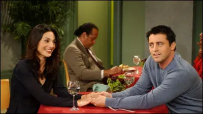 Épisode 9 : Celui qui rencontrait la mère biologique
Pourquoi le RDV de Joey avec une amie de Phoebe se passe-t-il mal ?