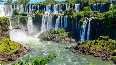Quelles sont ces chutes en I, fronti&egrave;re entre le Br&eacute;sil et l'Argentine comprenant 275 cascades ?