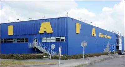 Quelle est cette entreprise en I, d'origine su&eacute;doise, sp&eacute;cialis&eacute;e dans la conception et la vente de meubles en kit et de d&eacute;corations ?