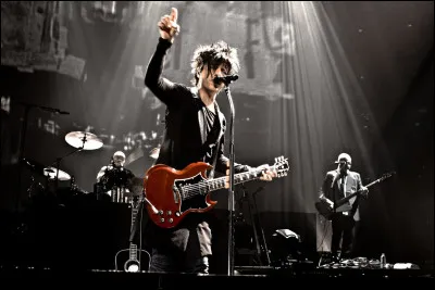 Quel est ce groupe de pop rock fran&ccedil;ais en I, originaire de Paris, cr&eacute;e en 1981 sous l'impulsion de Nicola Sirkis ?