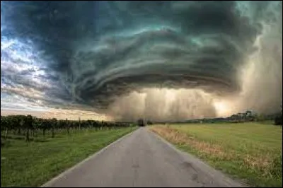Comment définit-on une tornade ?