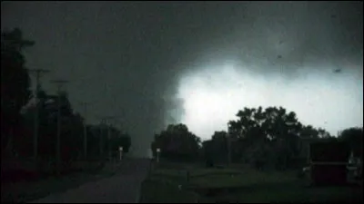 En mai 2011, la tornade de Joplin, monumentale, s'est abattue sur le Missouri, faisant 158 morts et 1 150 blessés. 6954 maisons ont été rasées. À combien soufflaient les vents d'une violence infiniment rare et gigantesque ?