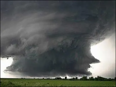 Sur quelle échelle est calculée l'intensité d'une tornade ?