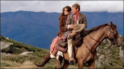 Ce film se déroule en Australie : Jim Craig, qui vit dans les montagnes avec son père, descend dans la plaine pour "devenir un homme". Il est engagé par Harrison (Kirk Douglas), un riche propriétaire. Quel est ce film sorti en 1982 ?