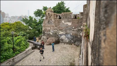 Histoire : En quelle année Macao a-t-elle été rattachée à la Chine ?