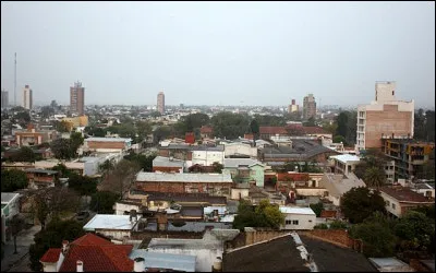 Dans quel pays la ville de Resistencia, 270 000 habitants, se trouve-t-elle ?