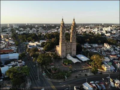 Dans quel pays la ville de Villahermosa, 650 000 habitants, se trouve-t-elle ?