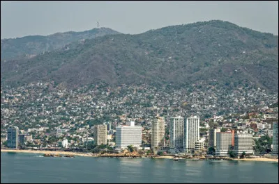 Dans quel pays la ville d'Acapulco 650 000 habitants, se trouve-t-elle ?