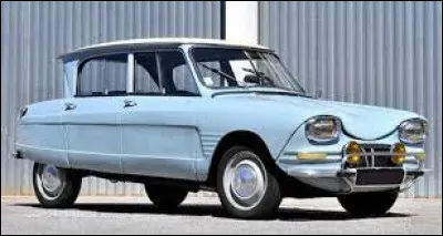 Cette ancienne voiture est une ...