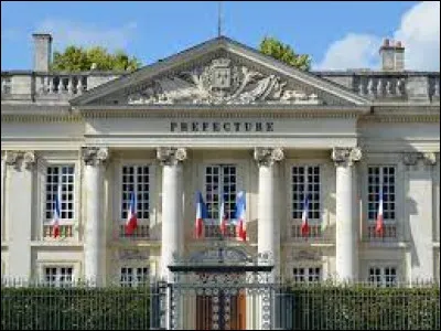La prefecture du département précédent est Bobigny.