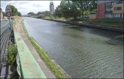 L'Escaut est une rivière qui se jette dans la Lys.