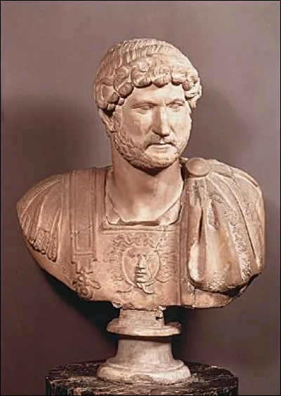 Il règne de 117 à 138. Il est considéré comme un empereur lettré et philosophe, à la réputation pacifique. Il s'attache à pacifier et à structurer administrativement l'Empire, tout en consolidant les frontières.