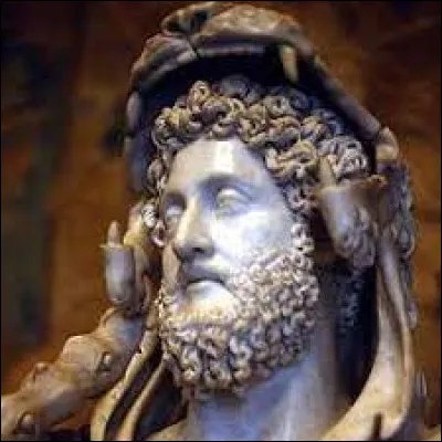 Fils du précédent et dernier des Antonins, il est décrit comme un empereur cruel et sanguinaire. Son assassinat en 192 ouvre une période de crise.