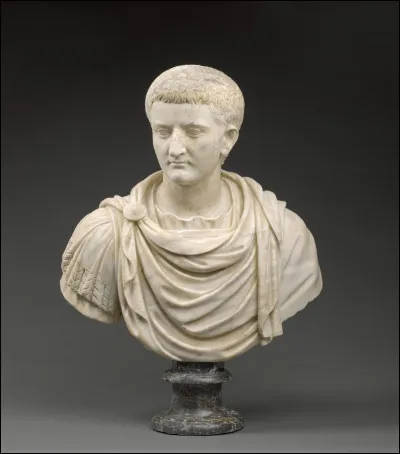 Succédant au précédent, il est le deuxième empereur et règne de 14 à 37 :