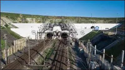 Quelle ville française est la plus proche de l'entrée du tunnel sous la Manche ?