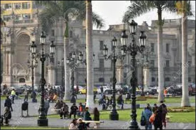 C'est nettement le plus peuplé des trois avec 32 millions d'habitants :