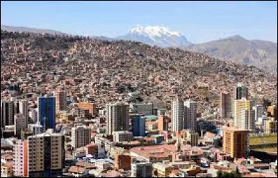 La Paz est la capitale administrative du pays, siège du gouvernement et Sucre est la capitale constitutionnelle :