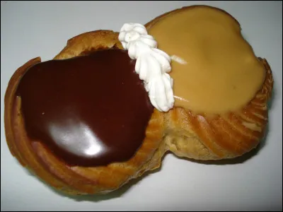 Quelle est cette pâtisserie en D, constituée de deux boules en pâte à choux fourrées de crème pâtissière une au chocolat et l'autre au café ?