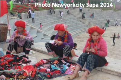 Quelle est cette ethnie en D, une minorité ethnique rurale des hauts plateaux du Vietnam dont les membres portent des vêtements très élaborés ?