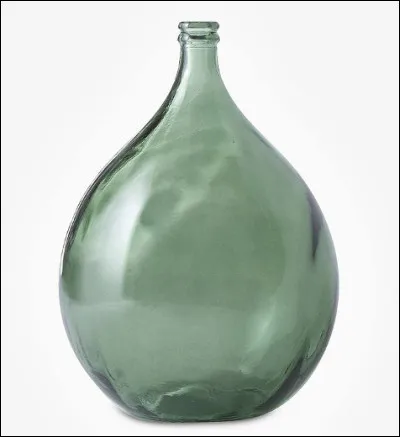 Quel est ce récipient en D, une grande bonbonne très arrondie en verre épais et au goulot étroit ?