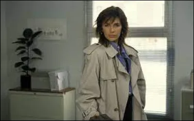 Qui incarnait Joëlle Mazart, l'assistante sociale dans la série "Pause café" ?