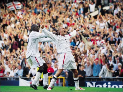 Lors des éliminatoires de la Coupe du monde 2002, David Beckham marque un splendide coup-franc dans les dernières minutes du match, permettant à l'Angleterre de revenir au score et d'empocher la 1re place du groupe. 
Quel pays jouait en face ?