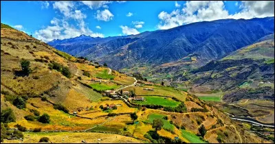 Il s'étend sur 900 000 km² :