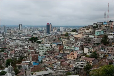 Avec une population de 17 millions, c'est celui qui compte le moins le d'habitants, mais c'est aussi le plus densément peuplé des trois avec 69 habitants/km² :