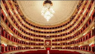 Quel est le nom du célèbre opéra de Milan, qui signifie "escalier" en français ?