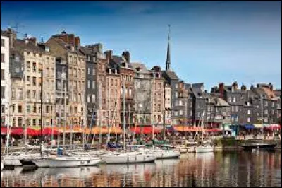 Où la ville de Honfleur se situe-t-elle ?