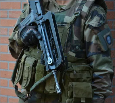 Qui vient en complément des policiers et gendarmes à partir du deuxième niveau du plan Vigipirate ?