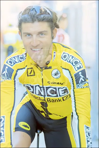 Il est de nationalit&eacute;...