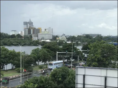 Sri Jayawardenapura Kotte, commun&eacute;ment appel&eacute;e Kotte, est devenue la capitale en 1979 : de quel pays s'agit-il ?