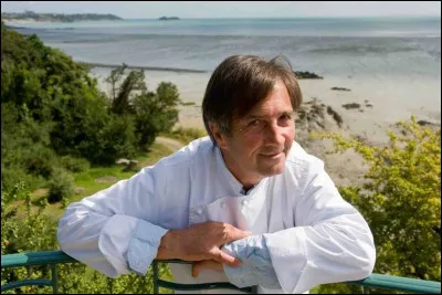 Répondez à la question : "Deus pelec'h eo Olivier Roellinger ?"