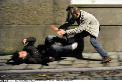 On t'agresse dans la rue, que fais-tu ?