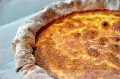 Le pastel de mauvaise qualité fabriqué avec les feuilles tardives de la guède a pour nom...