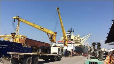 L'économie repose principalement sur le secteur agricole , aluminium, (cacao, café, coton, bananes) avec une importante exploitation pétrolière malgré la diminution des réserves et une industrie de l'aluminium.