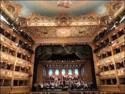 On connaît la Scala, le célèbre opéra de Milan. Quel est le nom de l'opéra de Venise ?