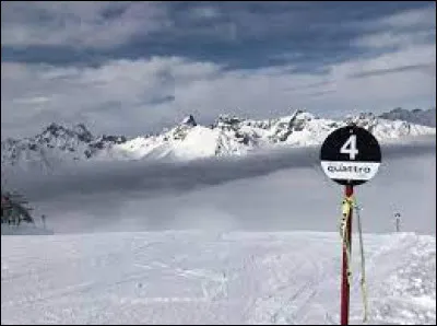 Noir : Au ski, une piste noire correspond à :