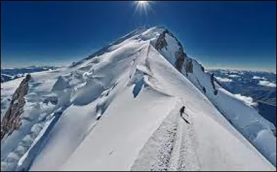 Blanc : À quelle altitude le mont Blanc culmine-t-il ?