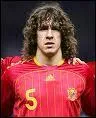 Joueur espagnol international voluant au FC Barcelone. C'est Carls...