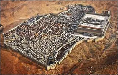 Capitale du roi David et plus tard du royaume juif hasmonéen, elle a été assiégée et prise plusieurs fois, en 587 av. J.-C. par Nabuchodonosor et en 63 av. J.-C., par Pompée.